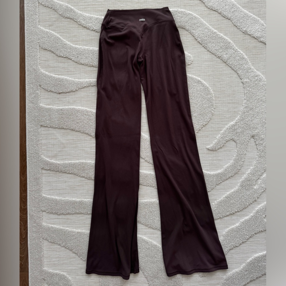 Oner Active SOFTMOTION FLARED PANTS WITH WHITE LOGO - Picture 4 of 5